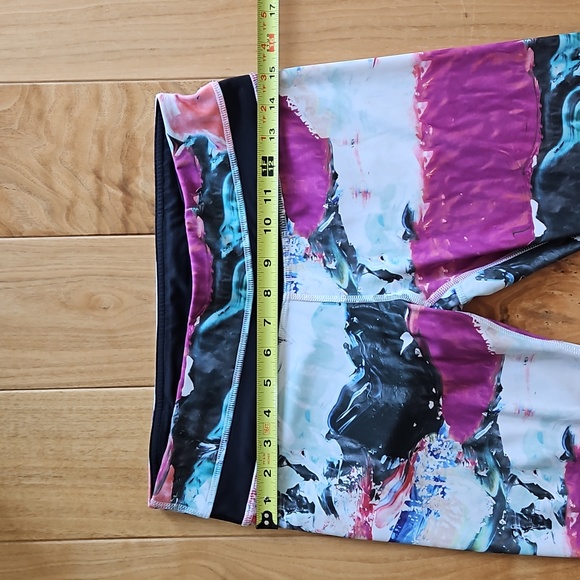 Lululemon Run: Inspire Crop II *All Full-On Luxtreme, Size 6 - Picture 12 of 15